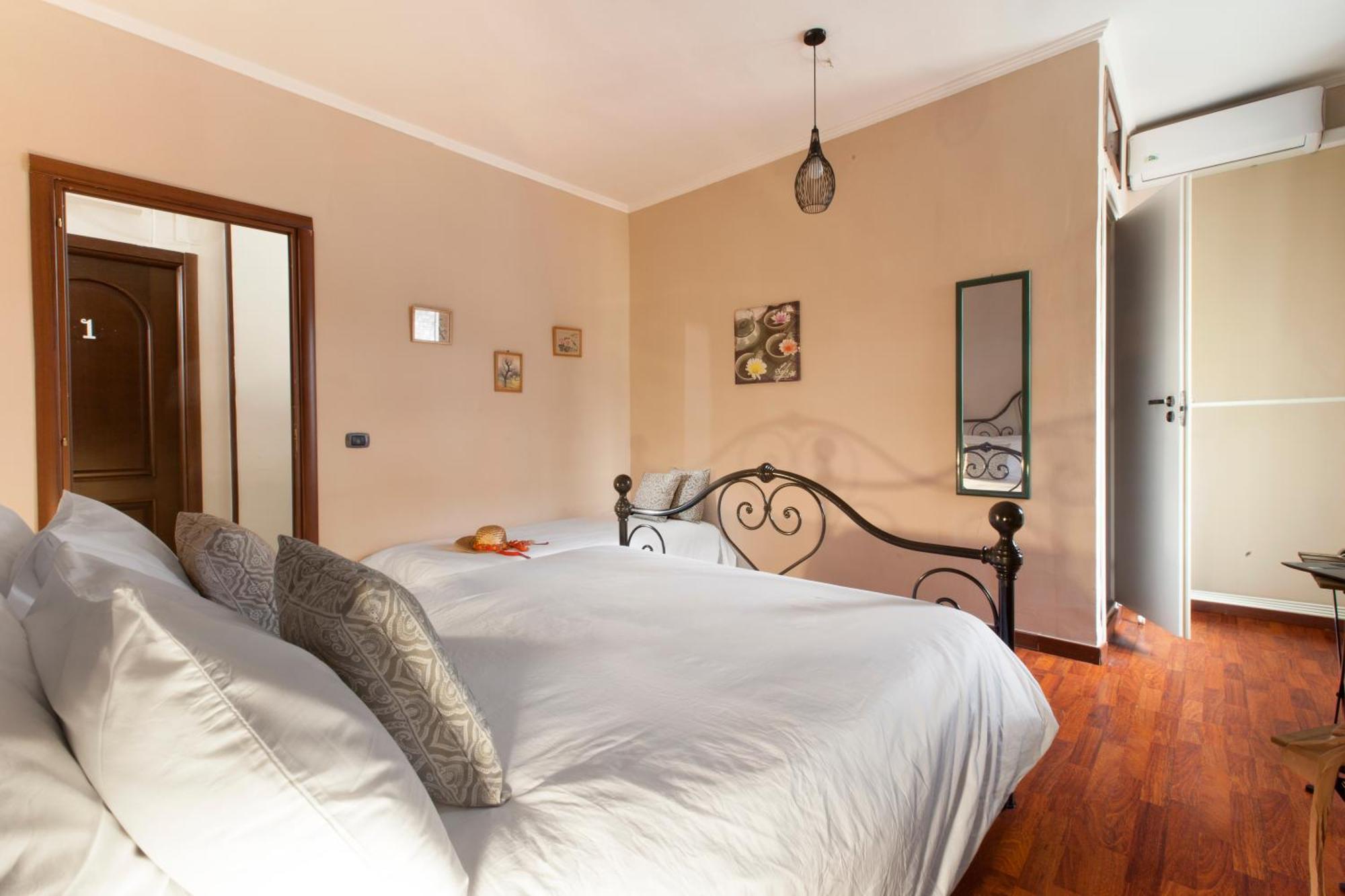 Bsisters Hotel Torre del Greco Bagian luar foto